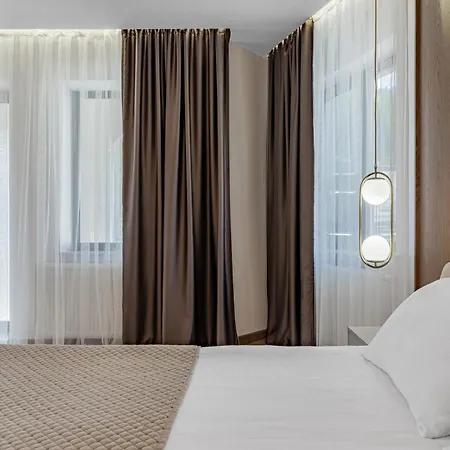 Hotel Premium & *
